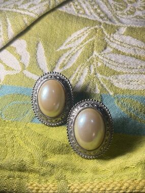 Source Unknown Cream Faux-Pearl Oval Silver Clip-On Earrings